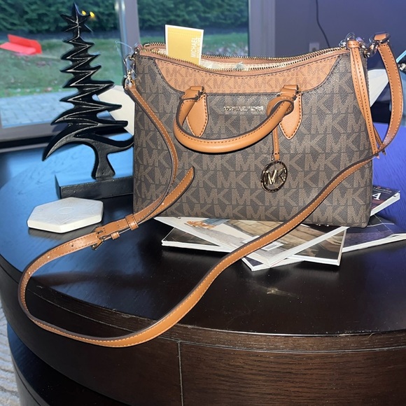 Michael Kors Austen Brown/MK Handbag- Shoulder Strap and Handles NEW - Picture 2 of 8